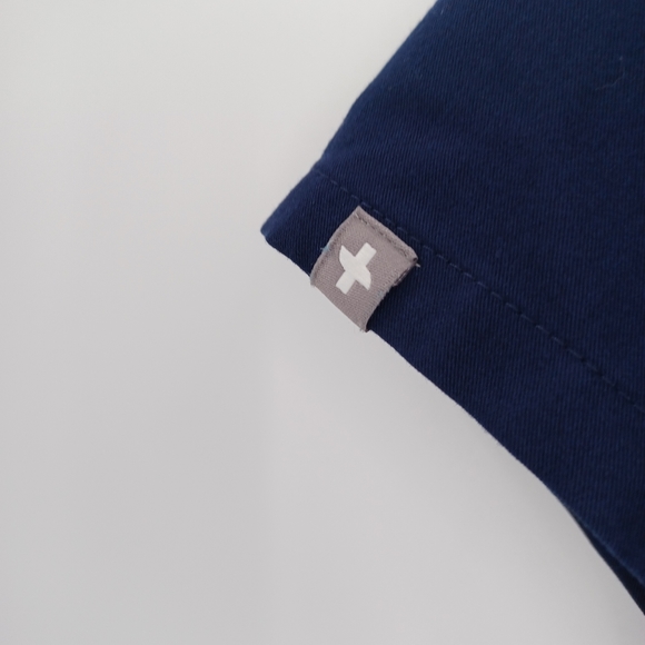 FIGS Casma Three-Pocket Scrub Top Technical Collection - Picture 6 of 10